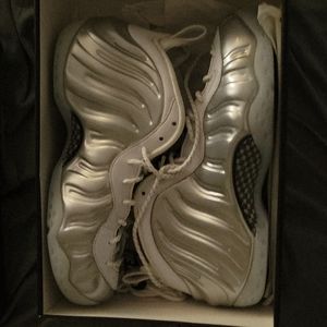 Nike foamposite why/sliver. Size 9.5
